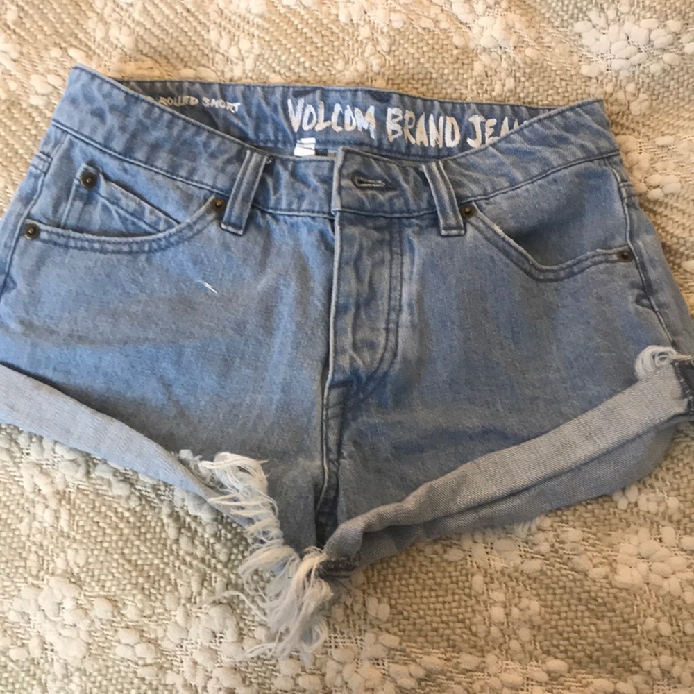 Volcom shorts-0